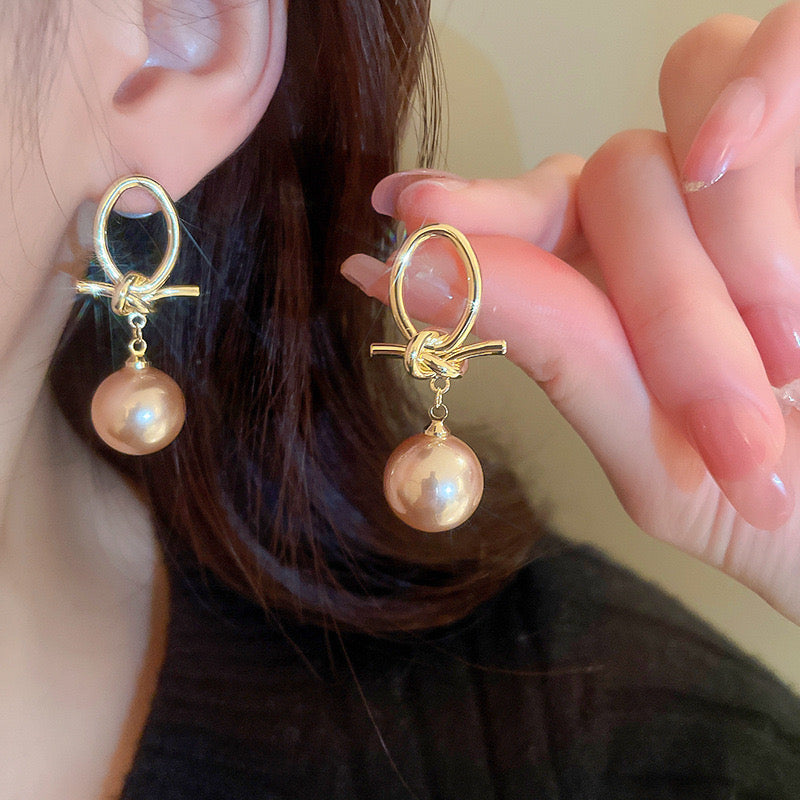 Golden Knots Pearl Earrings-Luxandluxy