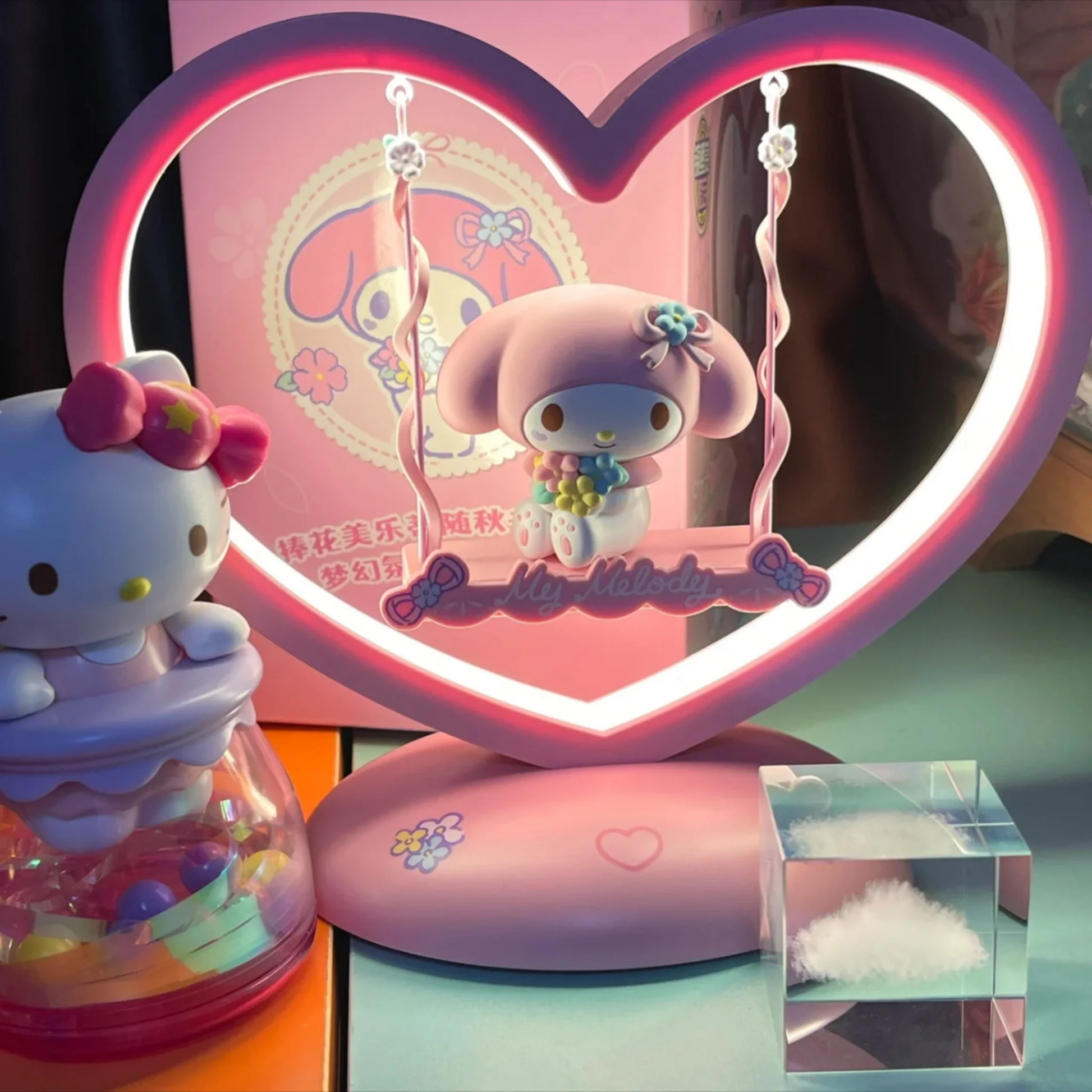 Sanrio Heart Swing Table Lamp-Luxandluxy