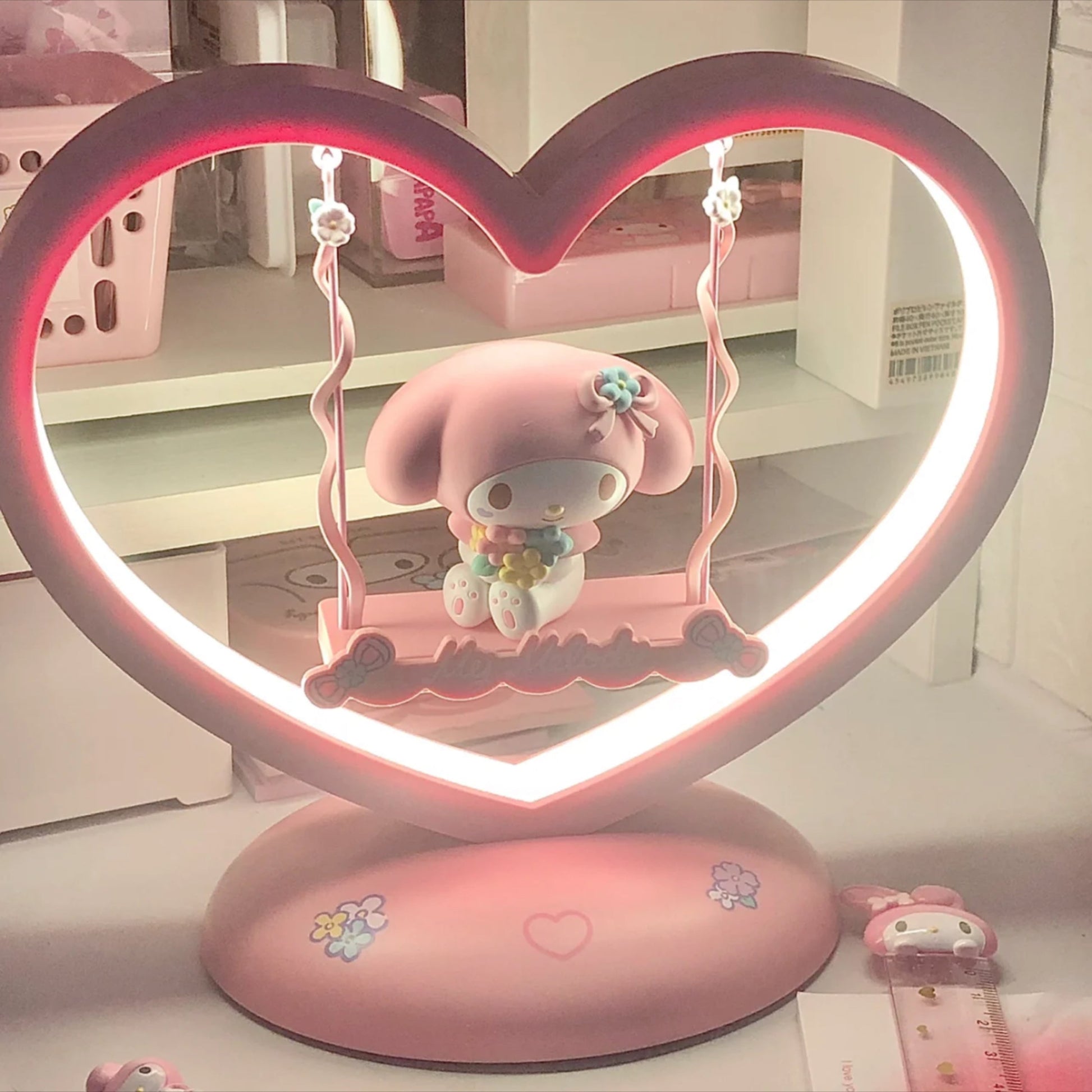 Sanrio Heart Swing Table Lamp-Luxandluxy