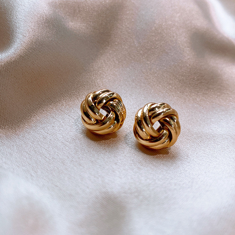 Twisted Swirl Stud Earrings-Luxandluxy